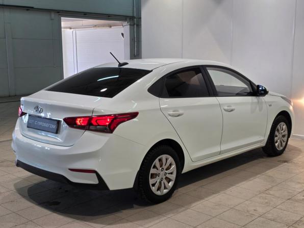Hyundai Solaris II с пробегом 2018 года, цена 980 000 рублей, 110002 км, седан, Автокод Объявления