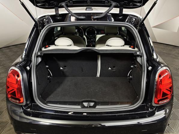 Mini Hatch III (F55/F56) Рестайлинг с пробегом 2021 года, цена 3 495 000 рублей, 14155 км, хэтчбек, Автокод Объявления