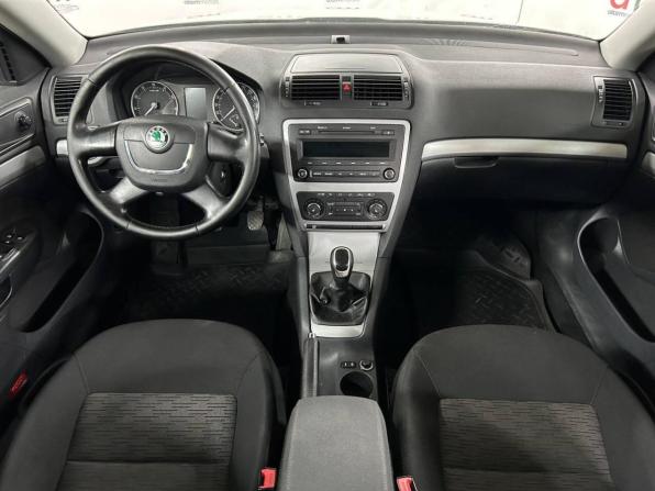 Skoda Octavia II (A5) Рестайлинг с пробегом 2012 года, цена 649 000 рублей, 296000 км, лифтбек, Автокод Объявления