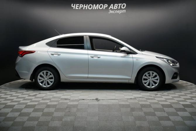 Hyundai Solaris II с пробегом 2018 года, цена 1 390 000 рублей, 120000 км, седан, Автокод Объявления