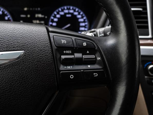 Hyundai Genesis II с пробегом 2016 года, цена 1 870 000 рублей, 185784 км, седан, Автокод Объявления