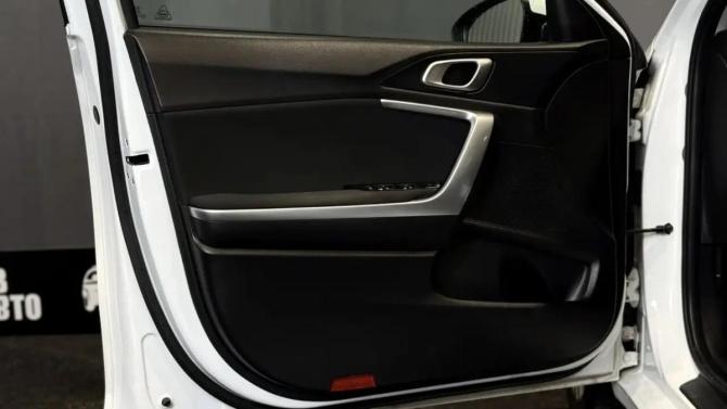Kia Ceed III с пробегом 2021 года, цена 1 990 000 рублей, 70600 км, универсал, Автокод Объявления