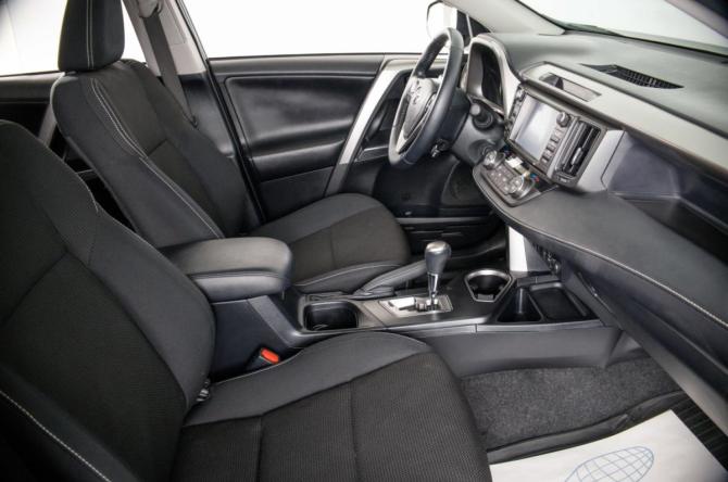 Toyota RAV4 IV (XA40) Рестайлинг с пробегом 2017 года, цена 2 849 000 рублей, 87000 км, внедорожник, Автокод Объявления