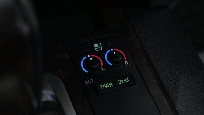 Toyota Land Cruiser 200 Series Рестайлинг 1 с пробегом 2015 года, цена 6 800 000 рублей, 48600 км, внедорожник, Автокод Объявления
