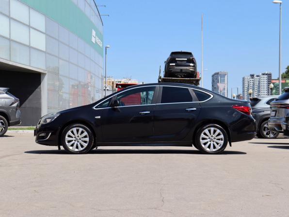 Opel Astra J Рестайлинг с пробегом 2013 года, цена 710 000 рублей, 266158 км, седан, Автокод Объявления