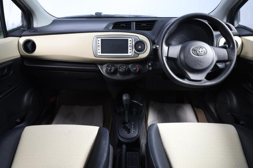 Toyota Vitz III (XP130) Новосибирск  - изображение 12