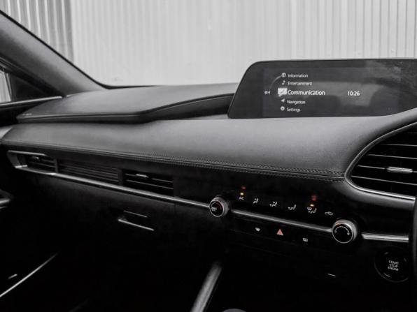 Mazda 3 IV (BP) с пробегом 2020 года, цена 1 730 000 рублей, 99648 км, хэтчбек, Автокод Объявления
