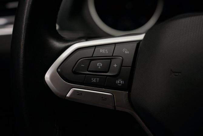 Volkswagen Tiguan II Рестайлинг с пробегом 2021 года, цена 3 294 000 рублей, 65000 км, внедорожник, Автокод Объявления