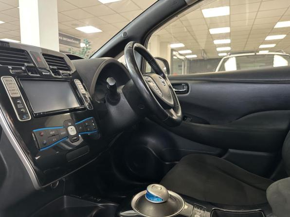 Nissan Leaf I (ZE0/AZE0) с пробегом 2012 года, цена 890 000 рублей, 169000 км, хэтчбек, Автокод Объявления