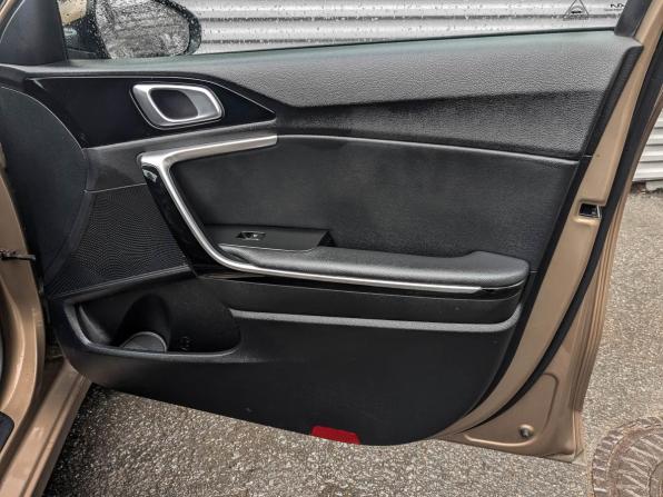 Kia Ceed III Рестайлинг с пробегом 2022 года, цена 1 750 000 рублей, 150938 км, хэтчбек, Автокод Объявления