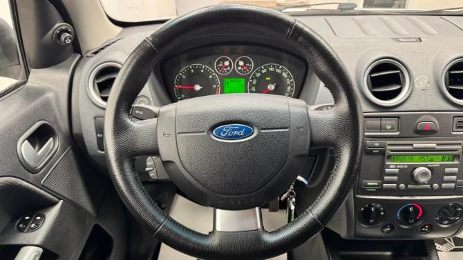 Ford Fusion I Рестайлинг с пробегом 2008 года, цена 350 000 рублей, 233772 км, хэтчбек, Автокод Объявления