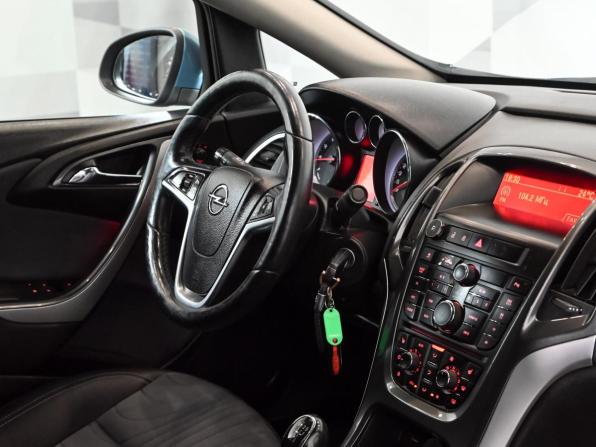 Opel Astra J Рестайлинг с пробегом 2013 года, цена 580 000 рублей, 256922 км, седан, Автокод Объявления