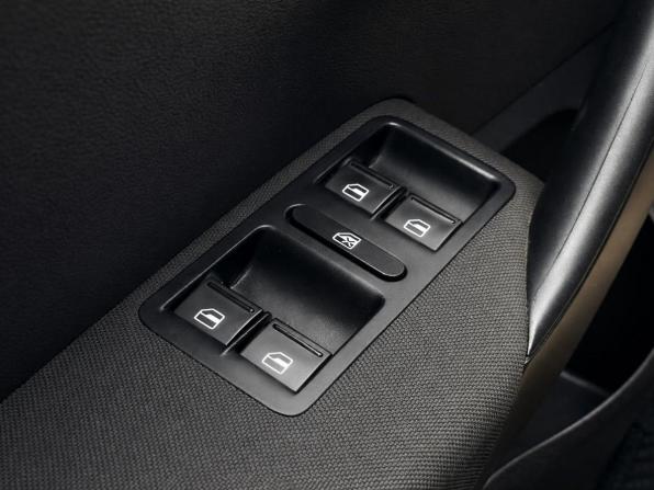 Volkswagen Polo V Рестайлинг с пробегом 2018 года, цена 1 347 000 рублей, 100059 км, седан, Автокод Объявления