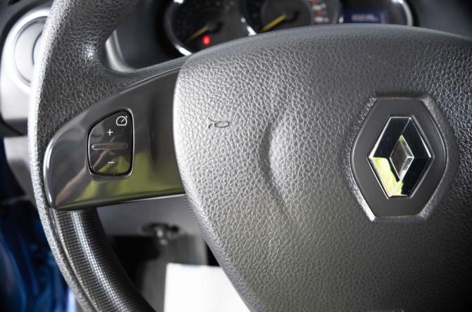 Renault Sandero II с пробегом 2018 года, цена 999 000 рублей, 64512 км, хэтчбек, Автокод Объявления