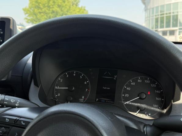 Toyota Yaris IV с пробегом 2021 года, цена 1 199 000 рублей, 31475 км, хэтчбек, Автокод Объявления