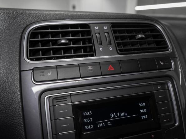 Volkswagen Polo V Рестайлинг с пробегом 2019 года, цена 1 275 000 рублей, 104530 км, седан, Автокод Объявления