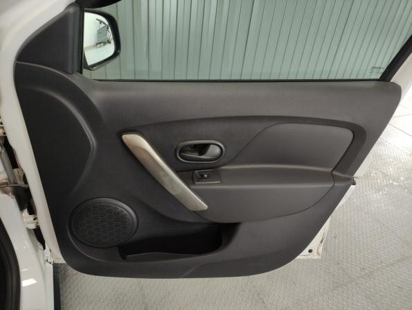 Renault Sandero II Рестайлинг с пробегом 2022 года, цена 1 165 000 рублей, 35151 км, хэтчбек, Автокод Объявления