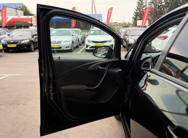 Opel Astra J Рестайлинг с пробегом 2012 года, цена 700 000 рублей, 222499 км, хэтчбек, Автокод Объявления