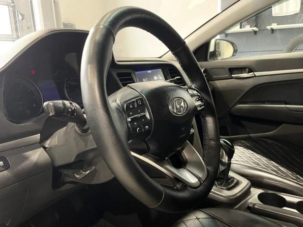 Hyundai Elantra VI (AD) Рестайлинг с пробегом 2019 года, цена 1 060 000 рублей, 379559 км, седан, Автокод Объявления