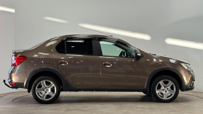 Renault Logan II Рестайлинг с пробегом 2021 года, цена 1 329 000 рублей, 51000 км, седан, Автокод Объявления