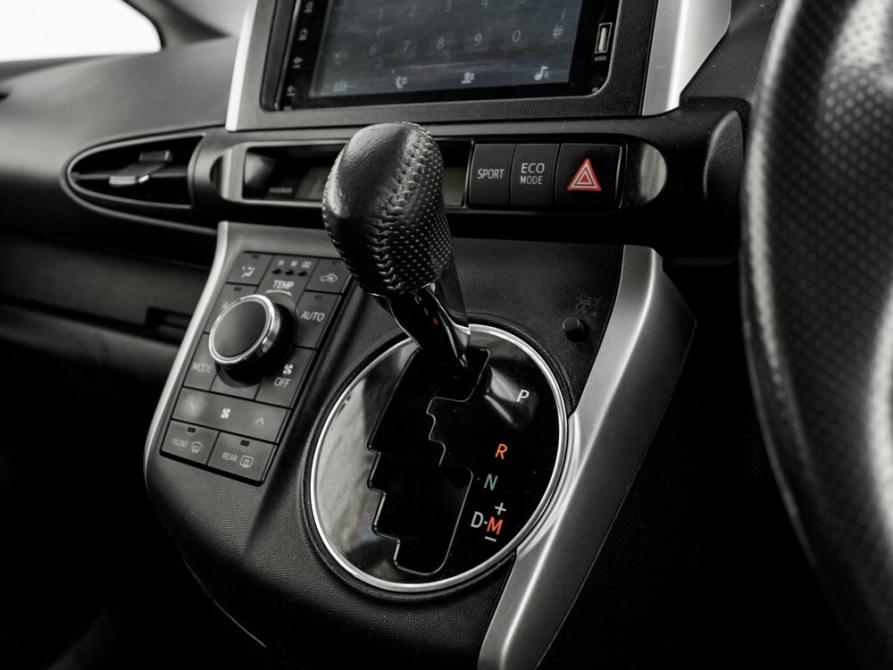 Toyota Wish II Екатеринбург  - изображение 18