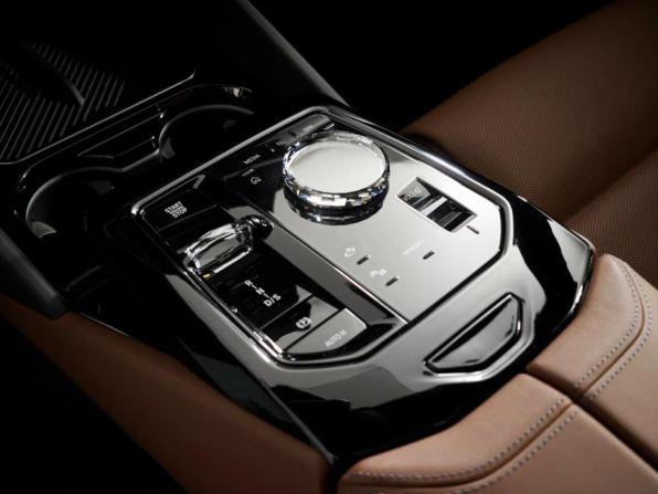 BMW 5 серии VIII (G60/G61/G68) с пробегом 2025 года, цена 7 870 500 рублей, 11500 км, седан, Автокод Объявления