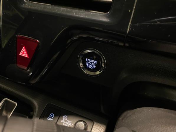 Honda Stepwgn V с пробегом 2015 года, цена 2 040 000 рублей, 100063 км, минивэн, Автокод Объявления