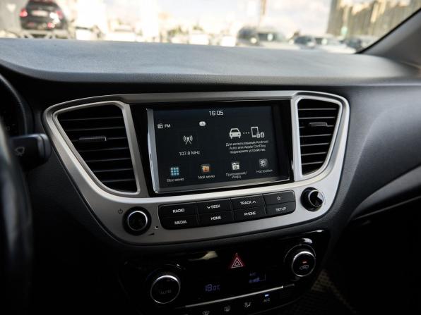Hyundai Solaris II с пробегом 2019 года, цена 1 355 000 рублей, 111779 км, седан, Автокод Объявления