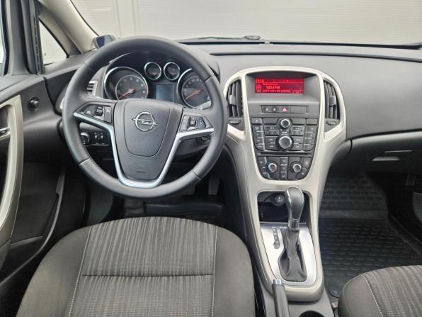 Opel Astra J с пробегом 2011 года, цена 679 000 рублей, 142174 км, хэтчбек, Автокод Объявления