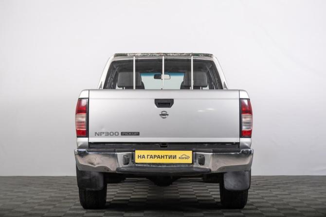 Nissan NP300 с пробегом 2012 года, цена 1 299 000 рублей, 181800 км, offers.body_type.unknown, Автокод Объявления