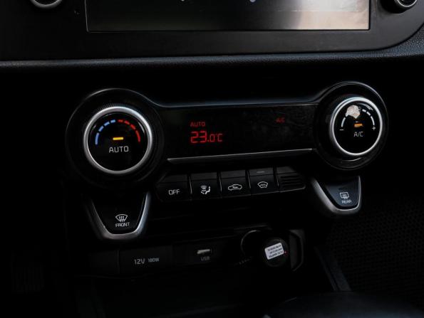 Kia Rio IV Рестайлинг с пробегом 2021 года, цена 1 539 600 рублей, 73330 км, седан, Автокод Объявления