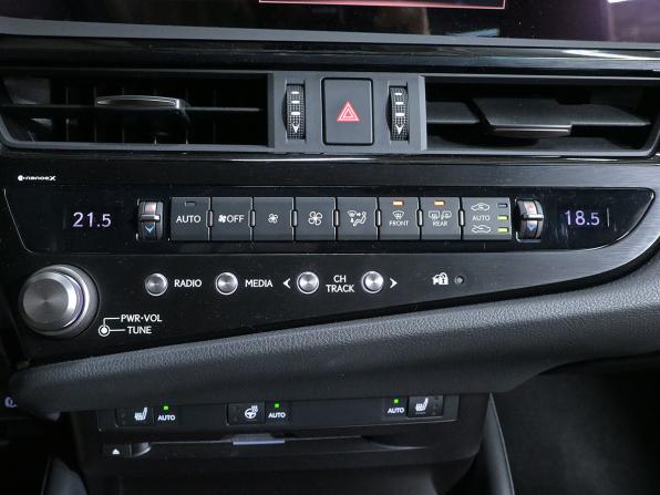 Lexus ES VII Рестайлинг с пробегом 2022 года, цена 4 800 000 рублей, 30400 км, седан, Автокод Объявления