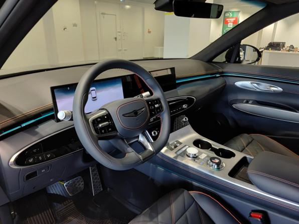 Genesis GV70 I Рестайлинг с пробегом 2024 года, цена 7 170 000 рублей, 1237 км, внедорожник, Автокод Объявления