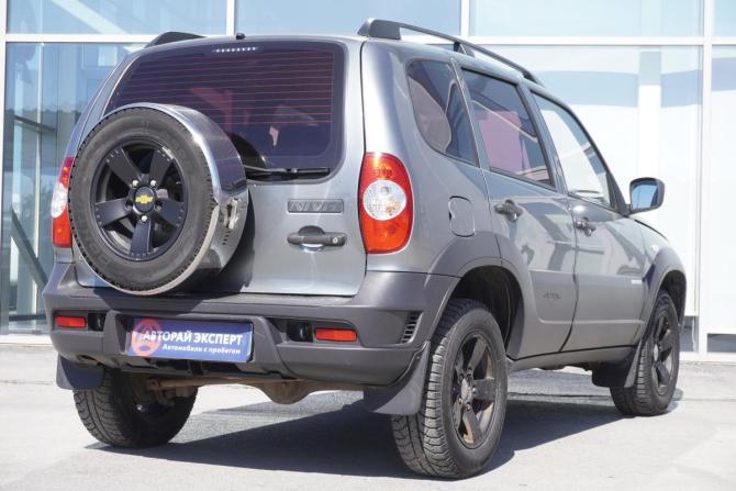 Chevrolet Niva I Рестайлинг с пробегом 2015 года, цена 695 000 рублей, 130727 км, внедорожник, Автокод Объявления