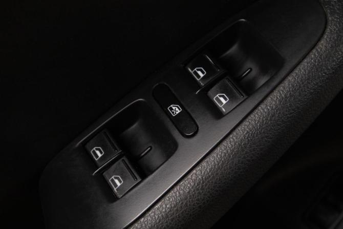Volkswagen Jetta VI с пробегом 2013 года, цена 899 000 рублей, 230000 км, седан, Автокод Объявления