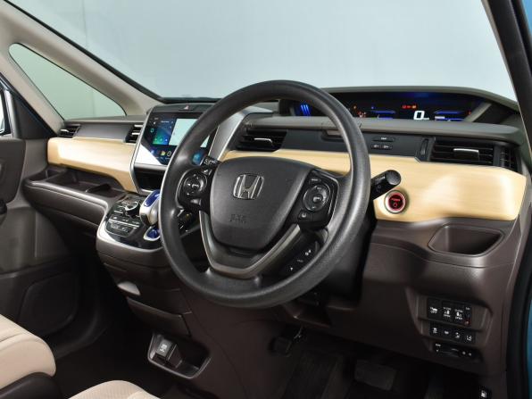 Honda Freed II с пробегом 2017 года, цена 1 364 995 рублей, 203833 км, компактвэн, Автокод Объявления