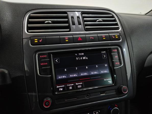 Volkswagen Polo V Рестайлинг с пробегом 2019 года, цена 1 380 000 рублей, 78162 км, седан, Автокод Объявления