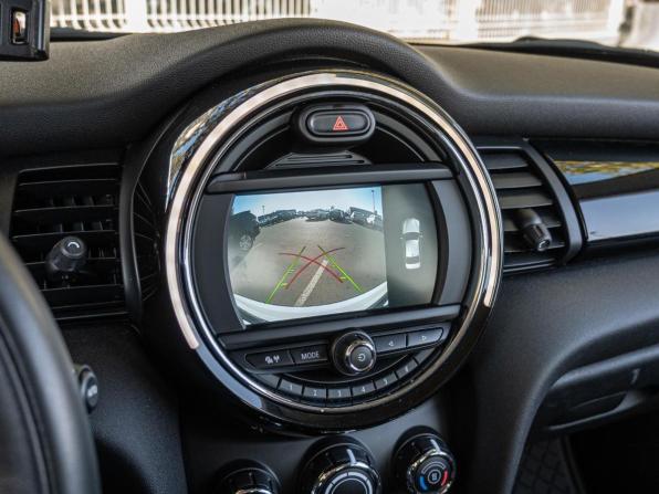 Mini Hatch III (F55/F56) Рестайлинг с пробегом 2020 года, цена 2 330 000 рублей, 62276 км, хэтчбек, Автокод Объявления