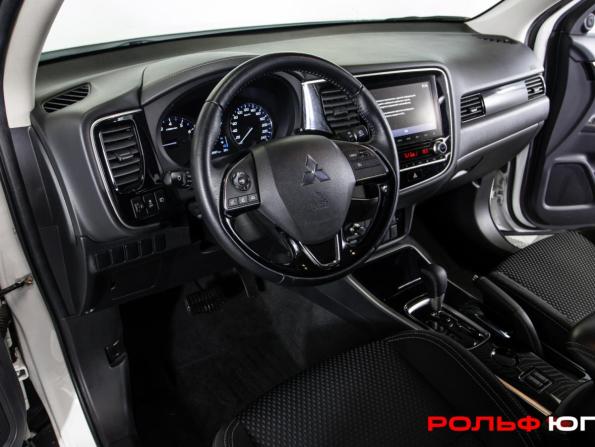 Mitsubishi Outlander III Рестайлинг 3 с пробегом 2022 года, цена 2 548 000 рублей, 43995 км, внедорожник, Автокод Объявления