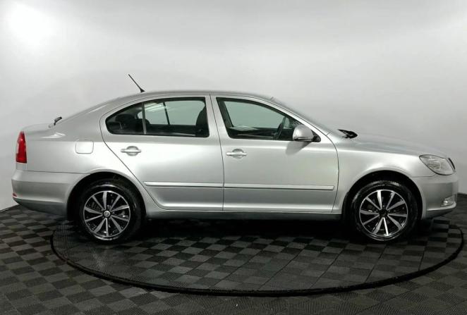 Skoda Octavia II (A5) Рестайлинг с пробегом 2011 года, цена 820 000 рублей, 196000 км, лифтбек, Автокод Объявления