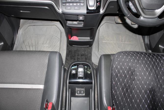 Honda Stepwgn V Рестайлинг с пробегом 2021 года, цена 3 000 000 рублей, 90357 км, минивэн, Автокод Объявления