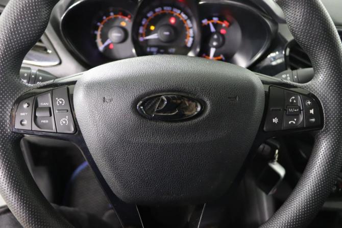 Lada (ВАЗ) Vesta I с пробегом 2018 года, цена 899 990 рублей, 61001 км, седан, Автокод Объявления
