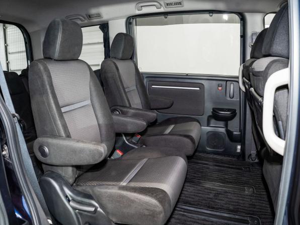 Honda Stepwgn V Рестайлинг с пробегом 2019 года, цена 2 010 000 рублей, 121400 км, минивэн, Автокод Объявления