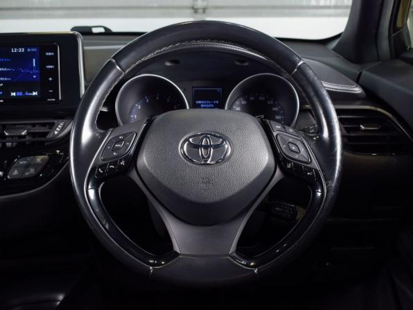 Toyota C-HR I с пробегом 2018 года, цена 1 765 995 рублей, 130183 км, внедорожник, Автокод Объявления