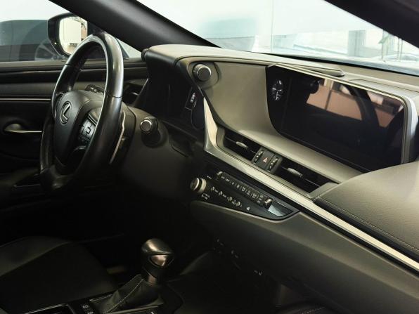 Lexus ES VII Рестайлинг с пробегом 2021 года, цена 4 450 000 рублей, 81775 км, седан, Автокод Объявления