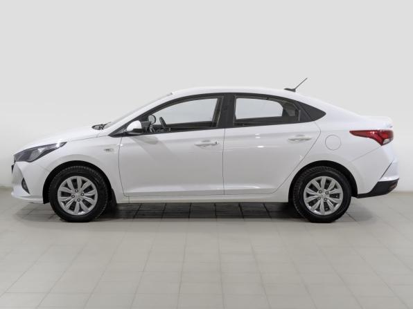 Hyundai Solaris II Рестайлинг с пробегом 2022 года, цена 1 660 000 рублей, 63919 км, седан, Автокод Объявления