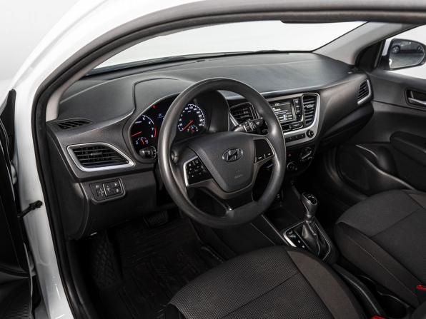 Hyundai Solaris II с пробегом 2019 года, цена 1 100 000 рублей, 212659 км, седан, Автокод Объявления