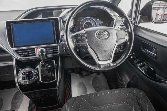 Toyota Voxy III (R80) Рестайлинг с пробегом 2018 года, цена 2 809 000 рублей, 125000 км, минивэн, Автокод Объявления