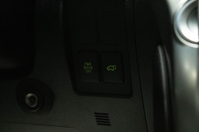 Toyota Land Cruiser 200 Series Рестайлинг 1 с пробегом 2012 года, цена 4 169 000 рублей, 149086 км, внедорожник, Автокод Объявления