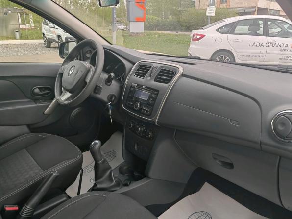 Renault Logan II с пробегом 2016 года, цена 910 000 рублей, 47940 км, седан, Автокод Объявления
